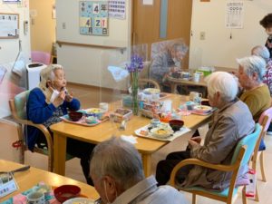 長崎市　小菅町　ひばり苑　お誕生日会