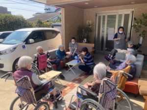 長崎市　小菅町　ひばり苑　日向ぼっこ