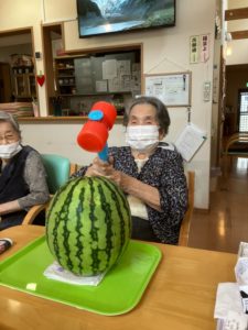 長崎市　小菅町　ひばり苑　スイカ割り